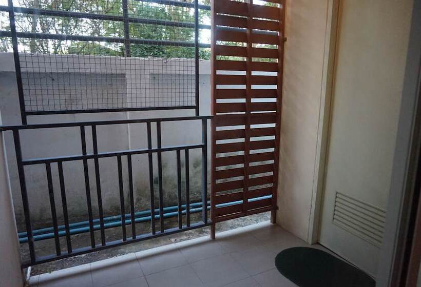 فندق Lomthong Place