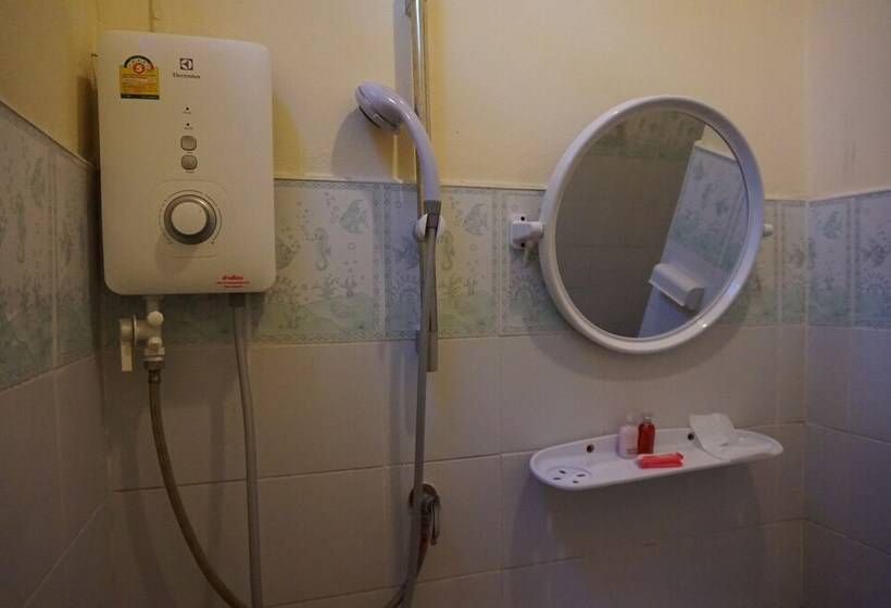 فندق Lomthong Place