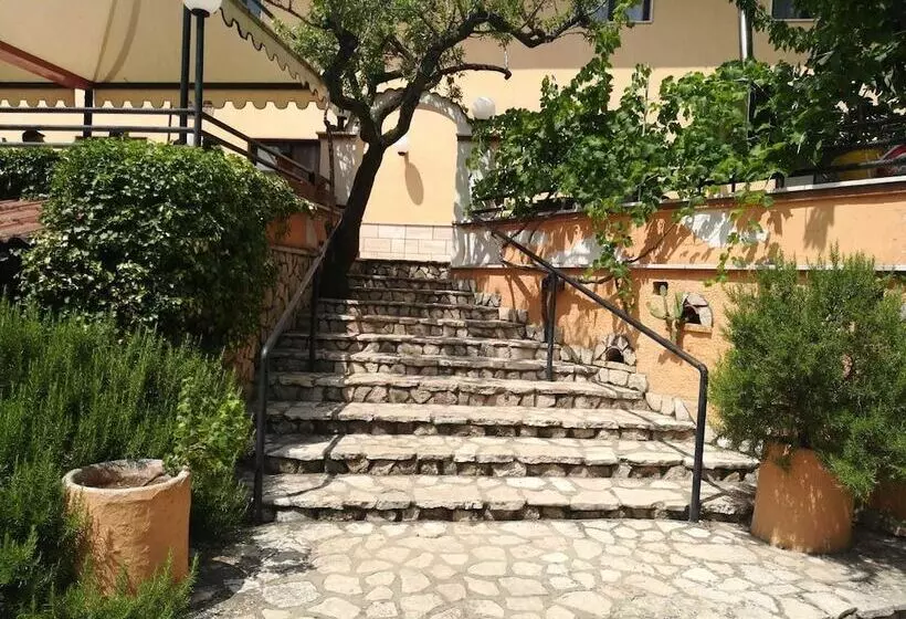 ホテル Ristorante La Collina