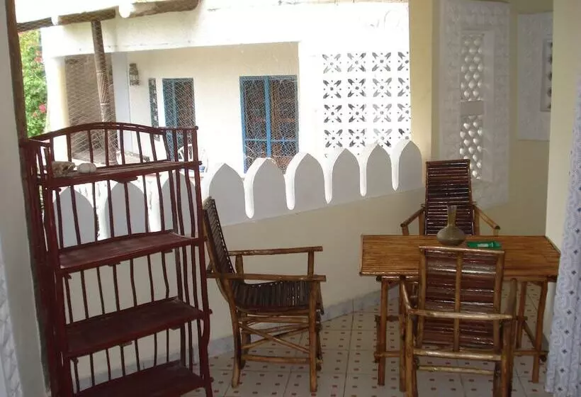 پانسیون Coconut Beach Apartments
