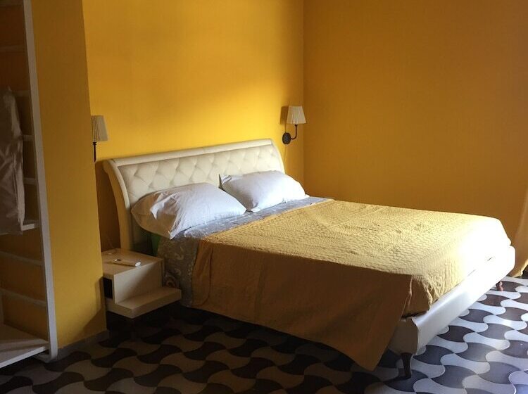 پانسیون Salernoportodamare Train Station Room