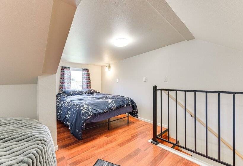 Pet Friendly Home: 29 Mi To Olympic National Park!