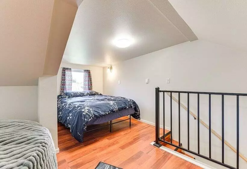 Pet Friendly Home: 29 Mi To Olympic National Park!