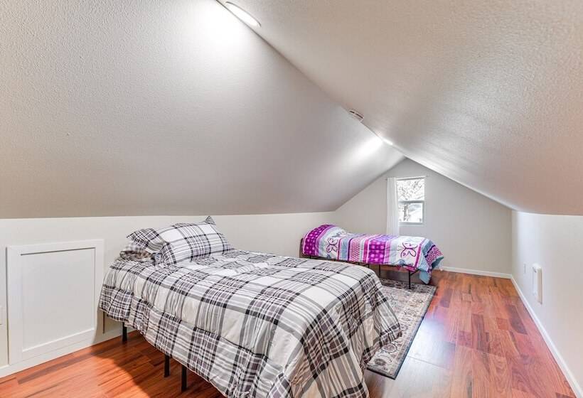 Pet Friendly Home: 29 Mi To Olympic National Park!