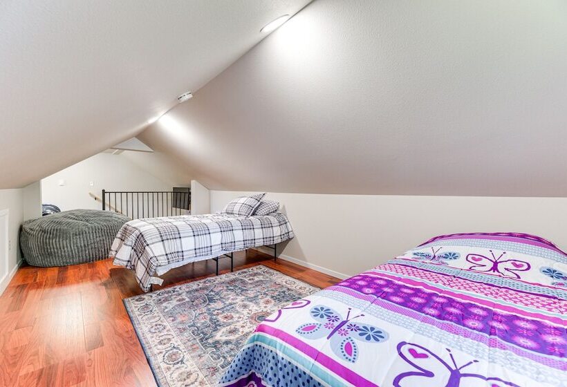 Pet Friendly Home: 29 Mi To Olympic National Park!