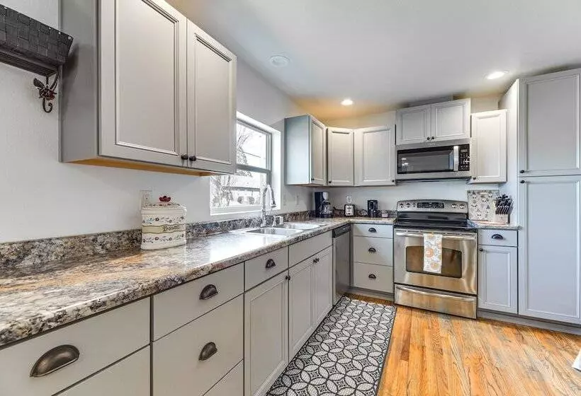 Pet Friendly Home: 29 Mi To Olympic National Park!