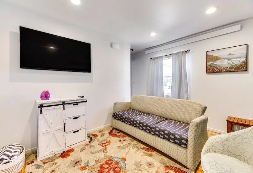 Pet Friendly Home: 29 Mi To Olympic National Park!