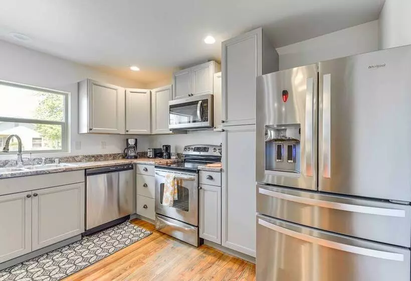 Pet Friendly Home: 29 Mi To Olympic National Park!