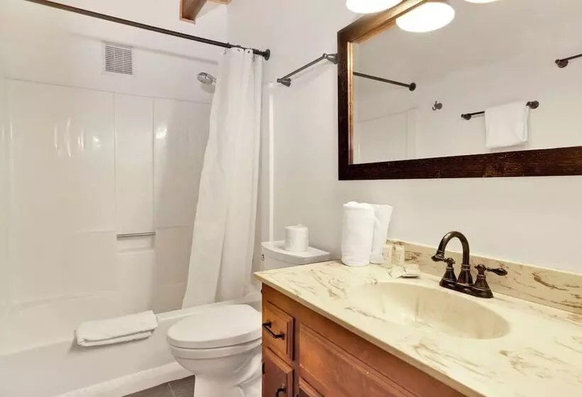 Rustic Retreat #2419