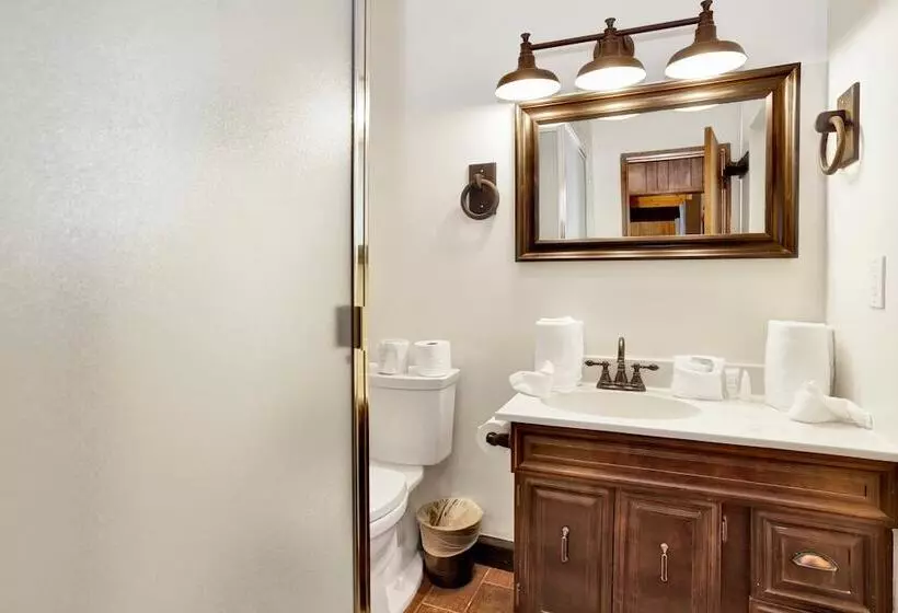 Rustic Retreat #2419