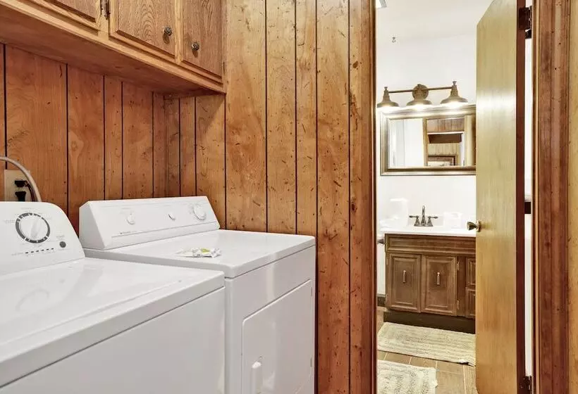Rustic Retreat #2419