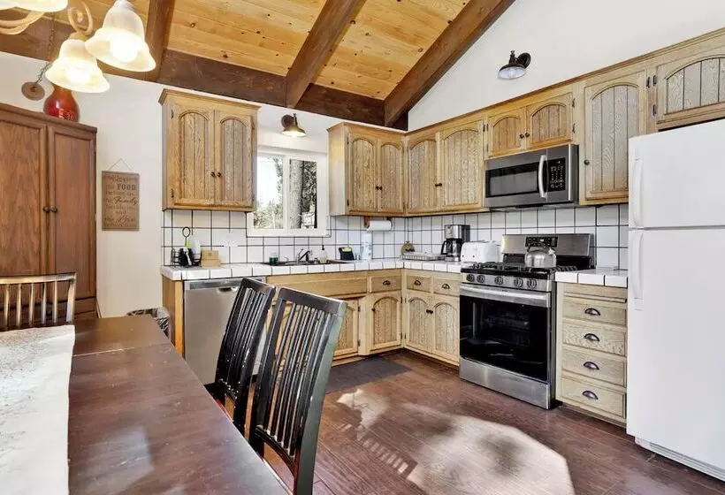 Rustic Retreat #2419
