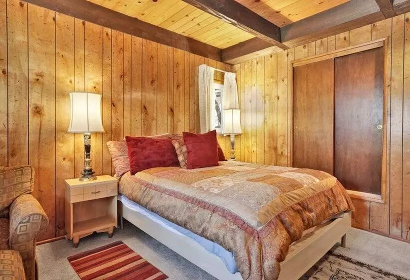 Rustic Retreat #2419