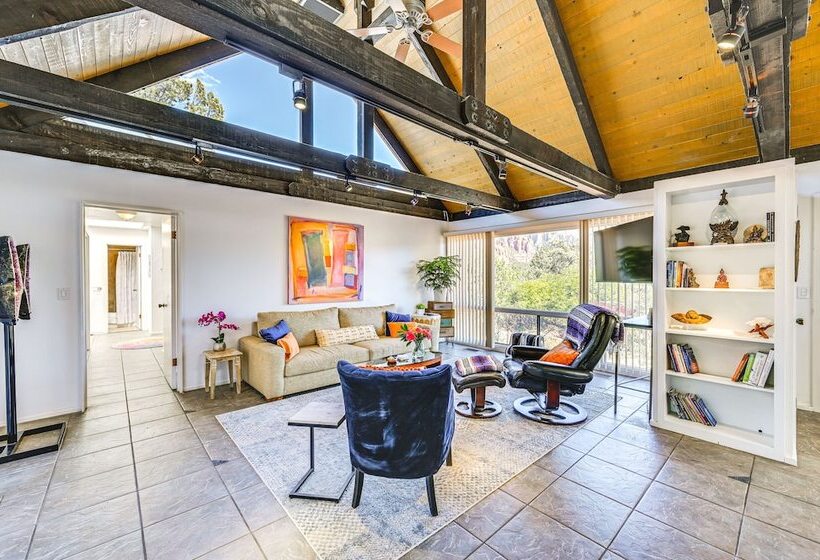 Sedona Red Rock Retreat: Walk To Hiking Trails!