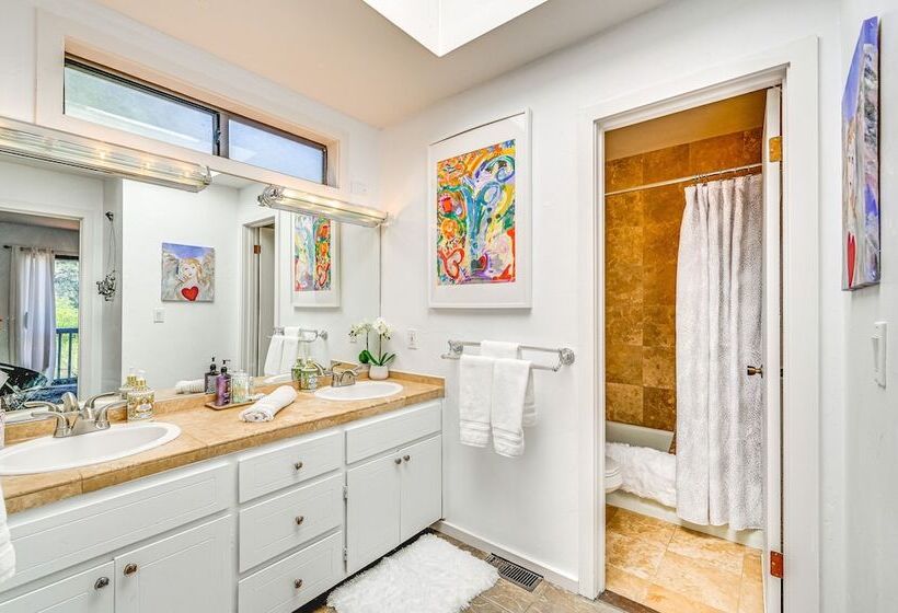 Sedona Red Rock Retreat: Walk To Hiking Trails!