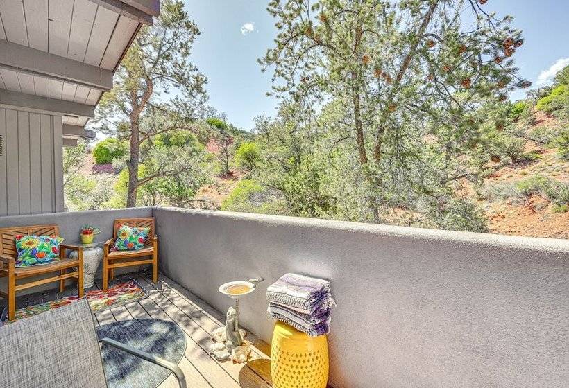 Sedona Red Rock Retreat: Walk To Hiking Trails!