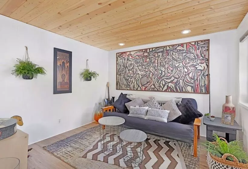 The Bear Bauhaus #2106