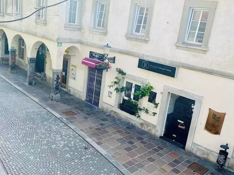 پانسیون Serenity Rooms