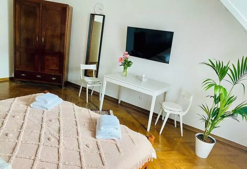 پانسیون Serenity Rooms