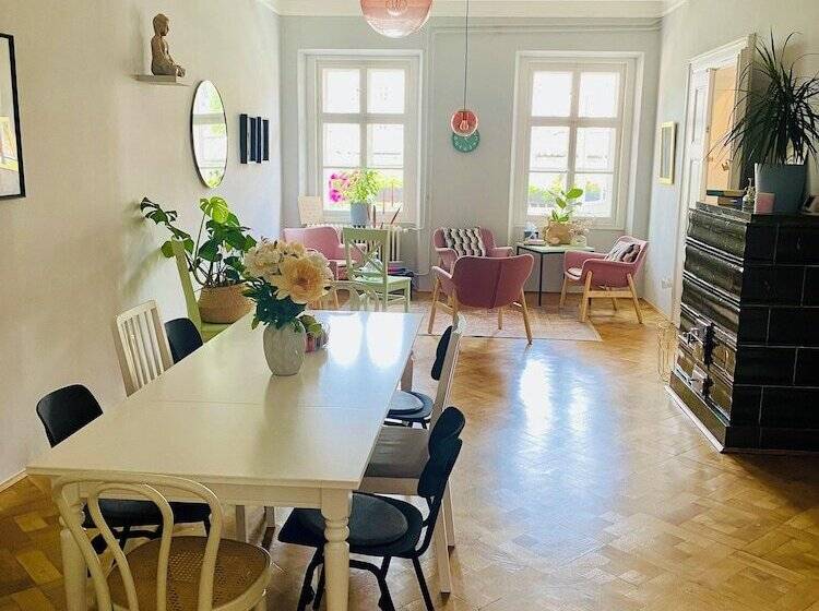 پانسیون Serenity Rooms