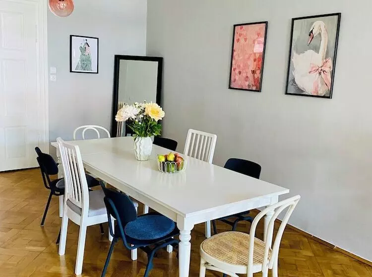 پانسیون Serenity Rooms