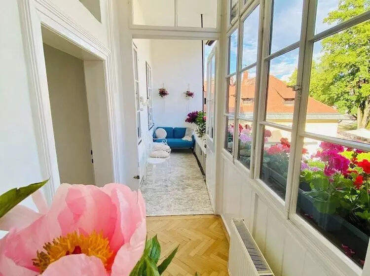 پانسیون Serenity Rooms