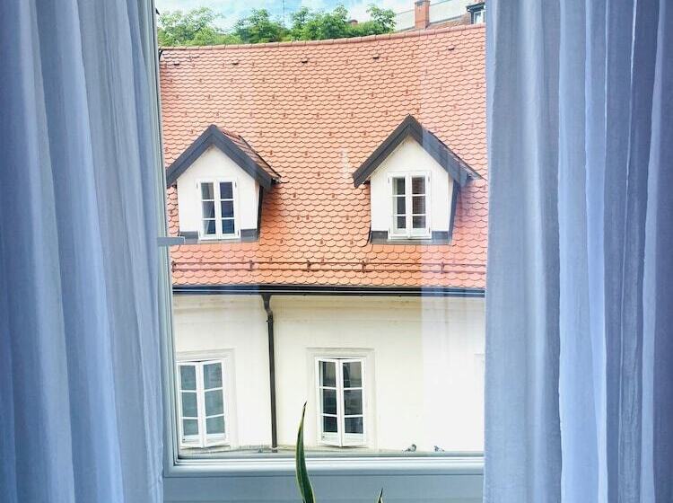 پانسیون Serenity Rooms