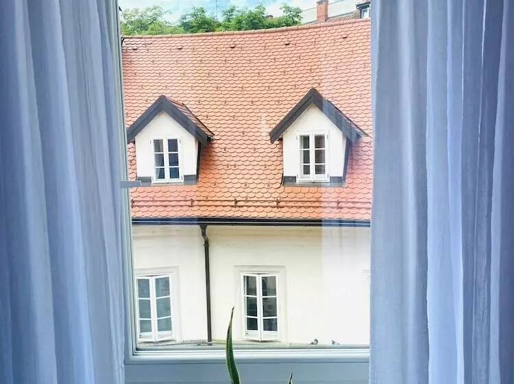 پانسیون Serenity Rooms