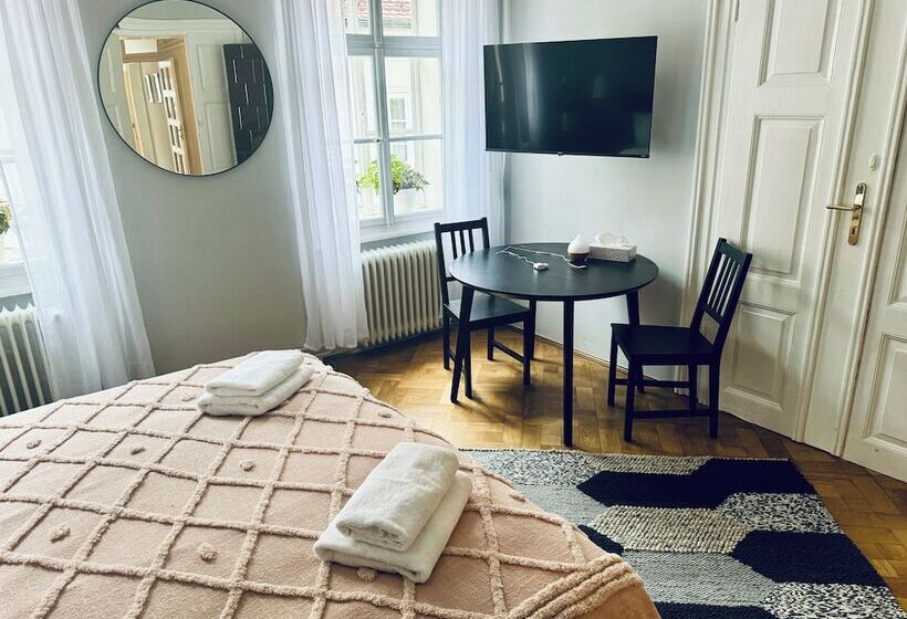 پانسیون Serenity Rooms