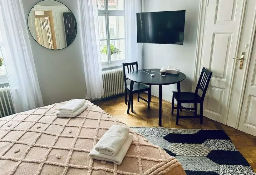 پانسیون Serenity Rooms