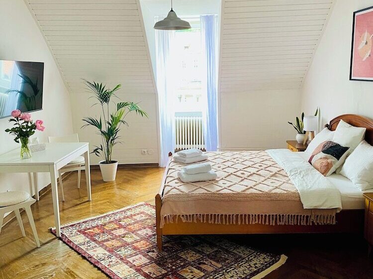 پانسیون Serenity Rooms