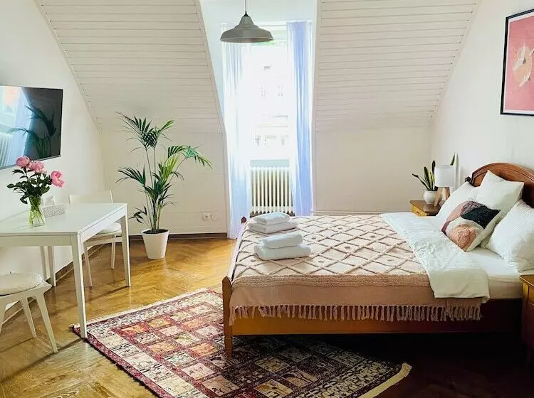 پانسیون Serenity Rooms