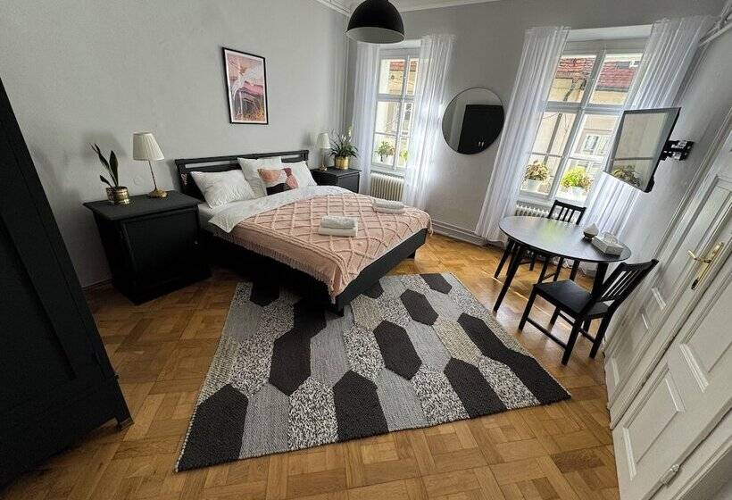 پانسیون Serenity Rooms