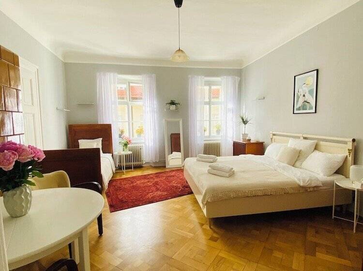 پانسیون Serenity Rooms