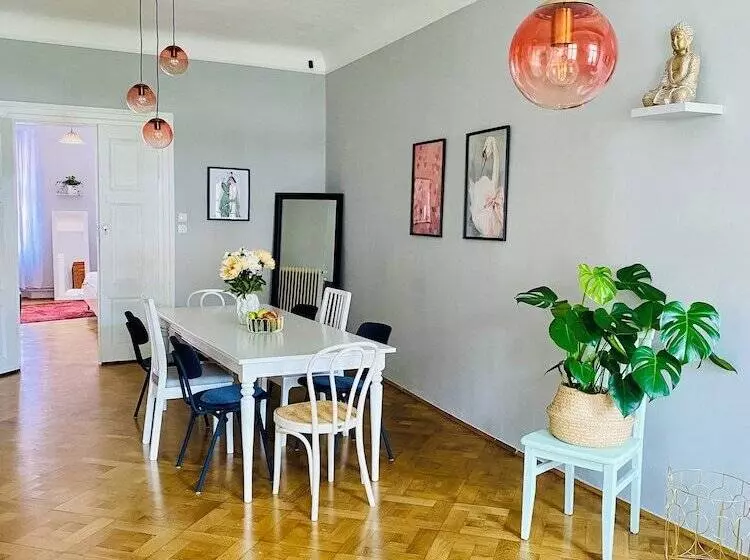 پانسیون Serenity Rooms