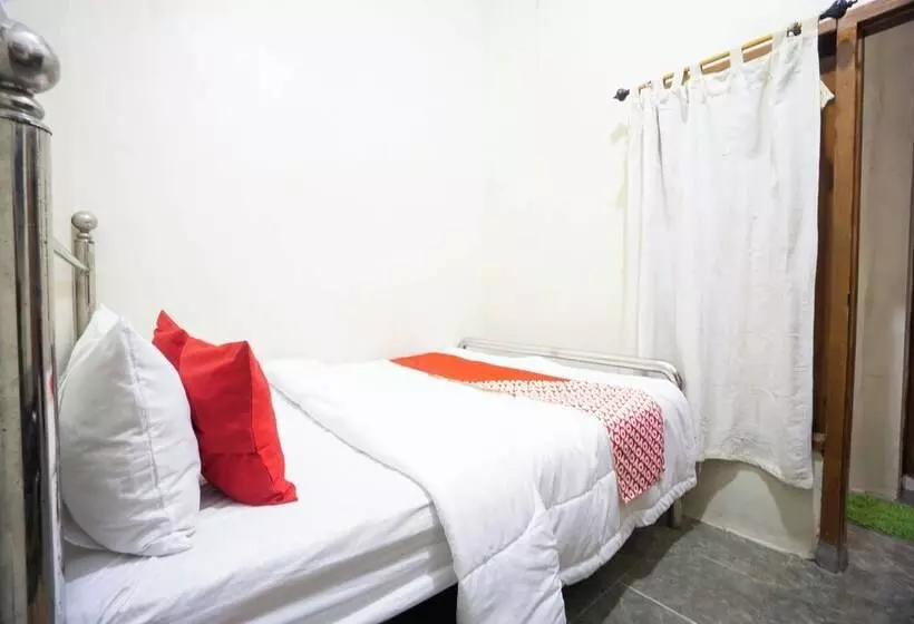 Hotel Redisa Redpartner Near Rs Saiful Anwar