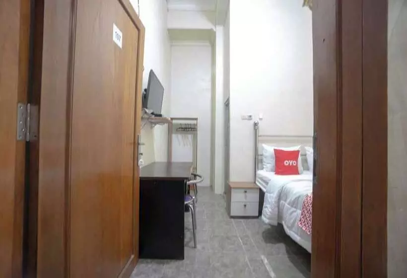 Hotel Redisa Redpartner Near Rs Saiful Anwar