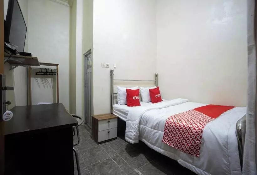 Hotel Redisa Redpartner Near Rs Saiful Anwar