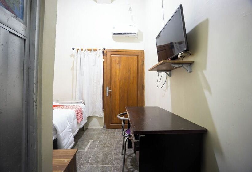 Hotel Redisa Redpartner Near Rs Saiful Anwar