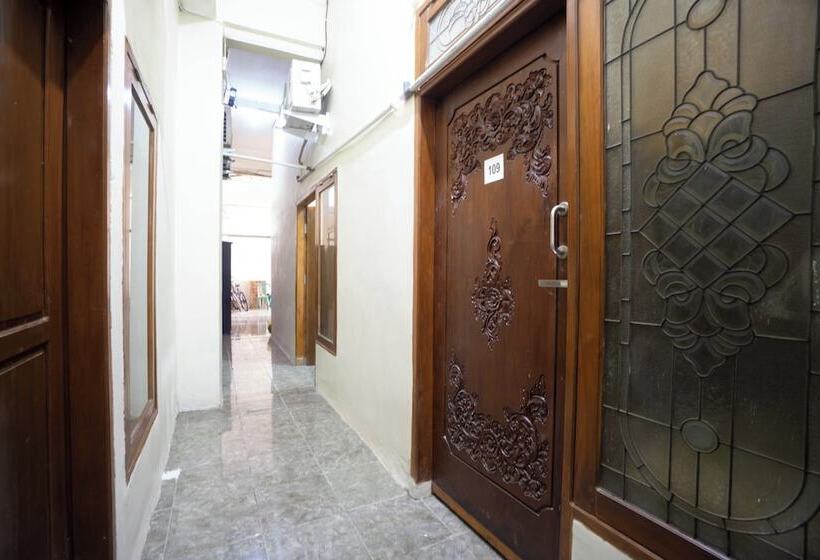 Hotel Redisa Redpartner Near Rs Saiful Anwar