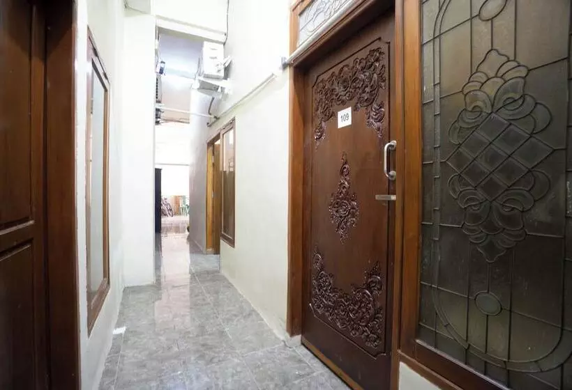 Hotel Redisa Redpartner Near Rs Saiful Anwar