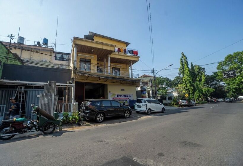Hotel Redisa Redpartner Near Rs Saiful Anwar