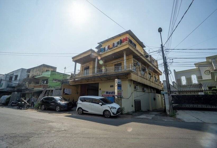Hotel Redisa Redpartner Near Rs Saiful Anwar