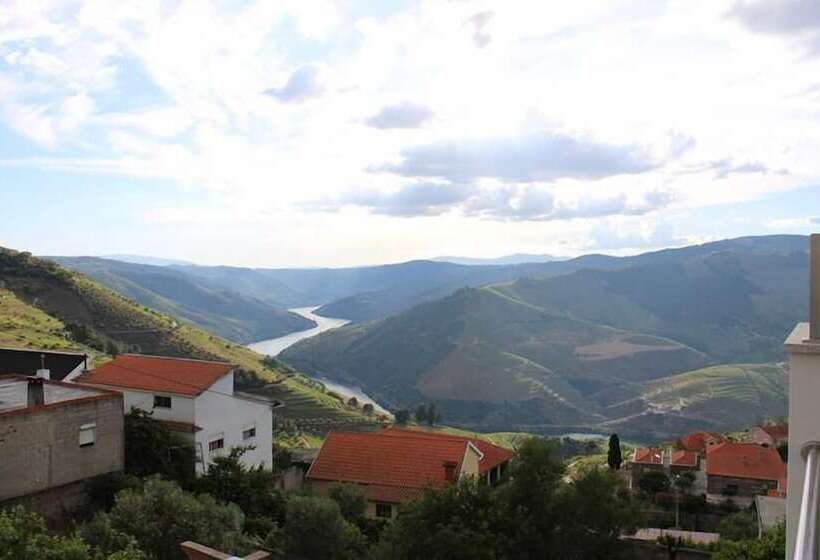 Hotel Socalcos Do Douro House