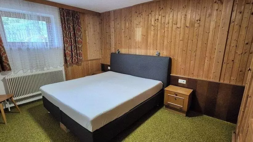 Aamiaismajoitus (B&B) Pension Edi