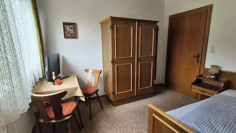 Aamiaismajoitus (B&B) Pension Edi