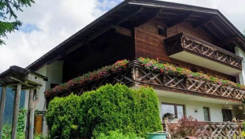 Aamiaismajoitus (B&B) Pension Edi