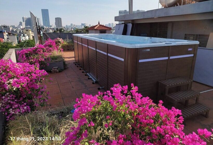 هتل Chateau De Hanoi