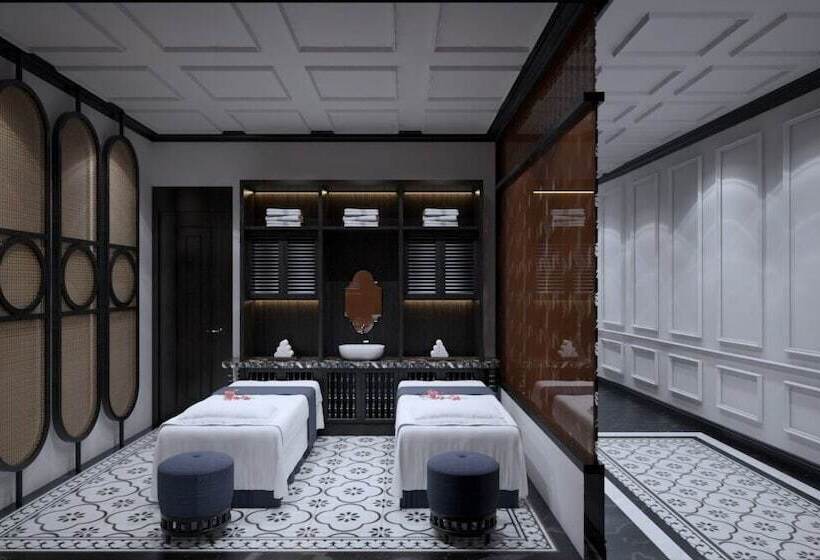 هتل Chateau De Hanoi