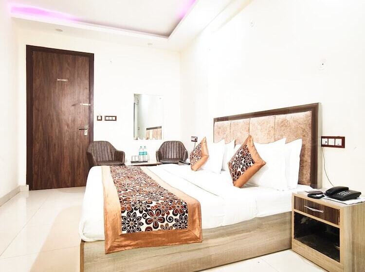 هتل Airport Travel Inn Deluxe